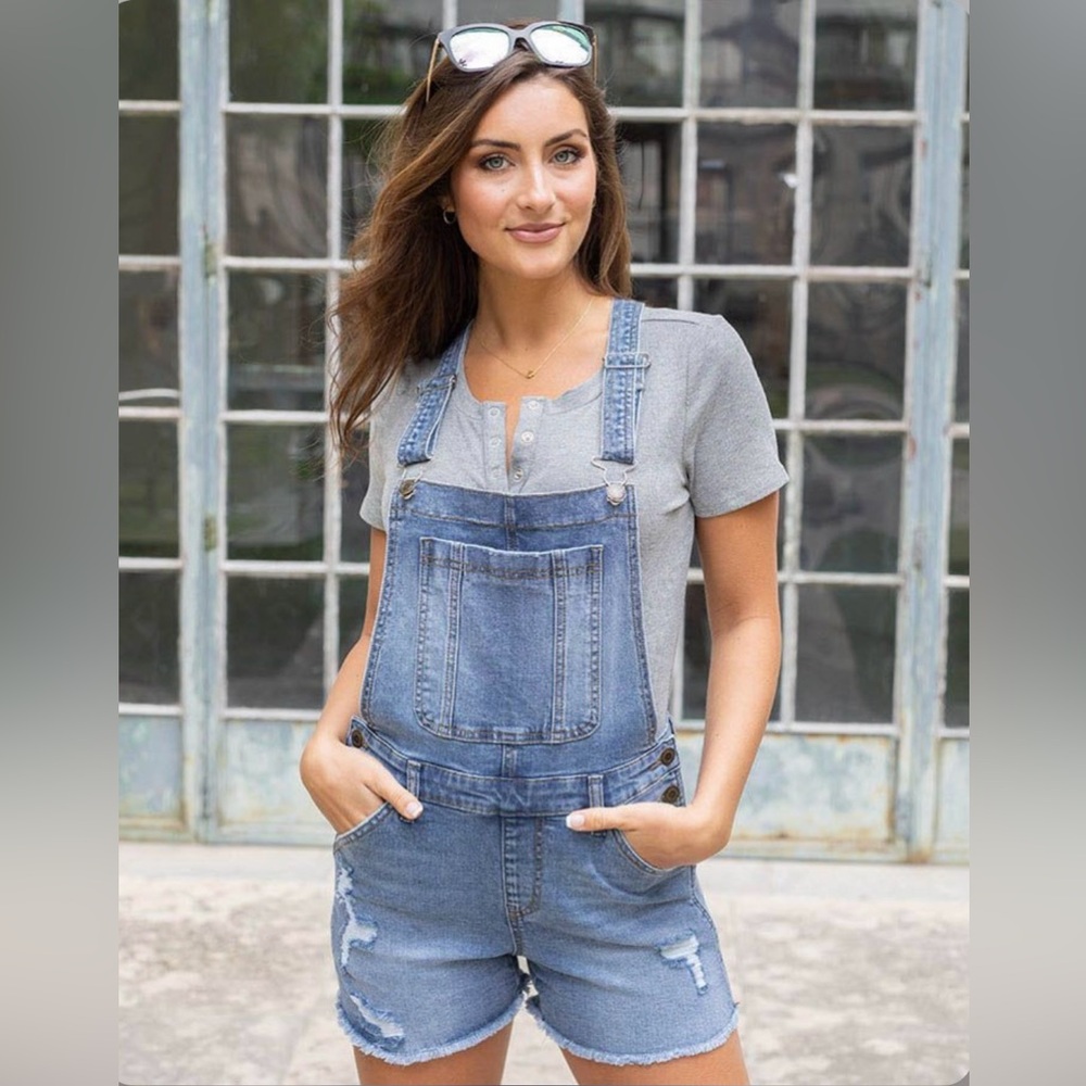 NEW GRACE & LACE distressed overall shorts in mid-wash